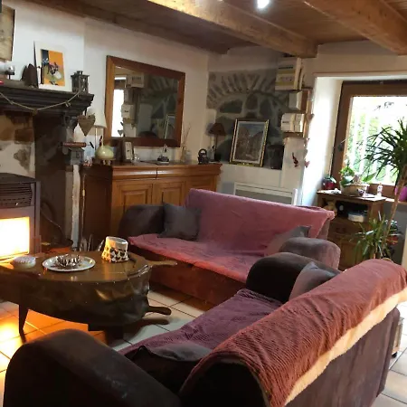 Hotel Maison dans hameau au calme à 2km de Besse