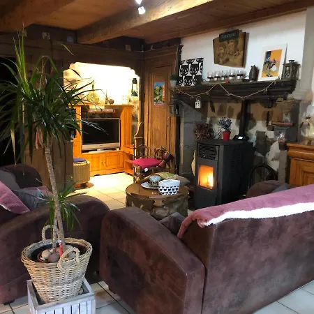 Hotel Maison dans hameau au calme à 2km de Besse 3*