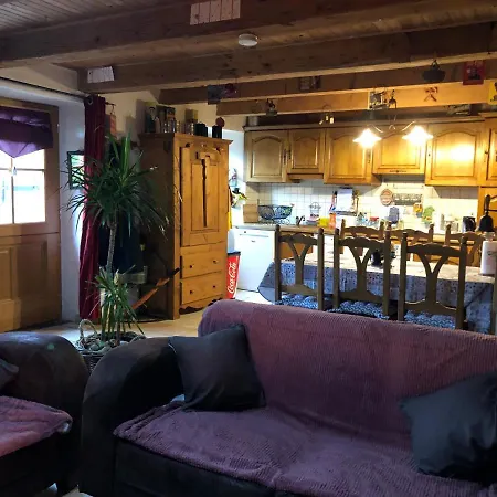 Hotel Maison dans hameau au calme à 2km de Besse